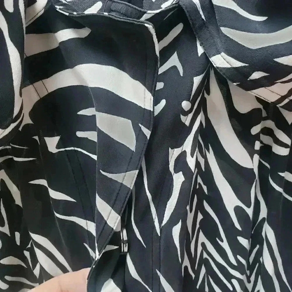 SoCa St. John Black and White Snap Front Jacket - Picture 5 of 10